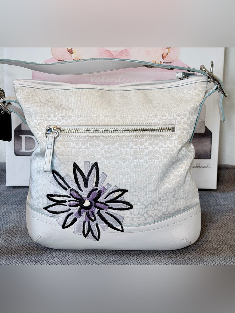 Coach Signature White Floral Bee Duffle Crossbody Bag No. A0769-F10871 - Picture 3 of 11